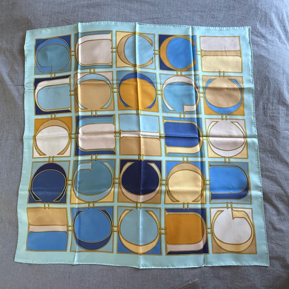 GUCCI POP PRINT SILK CARRÉ, Elegant scarf - Picture 12 of 13